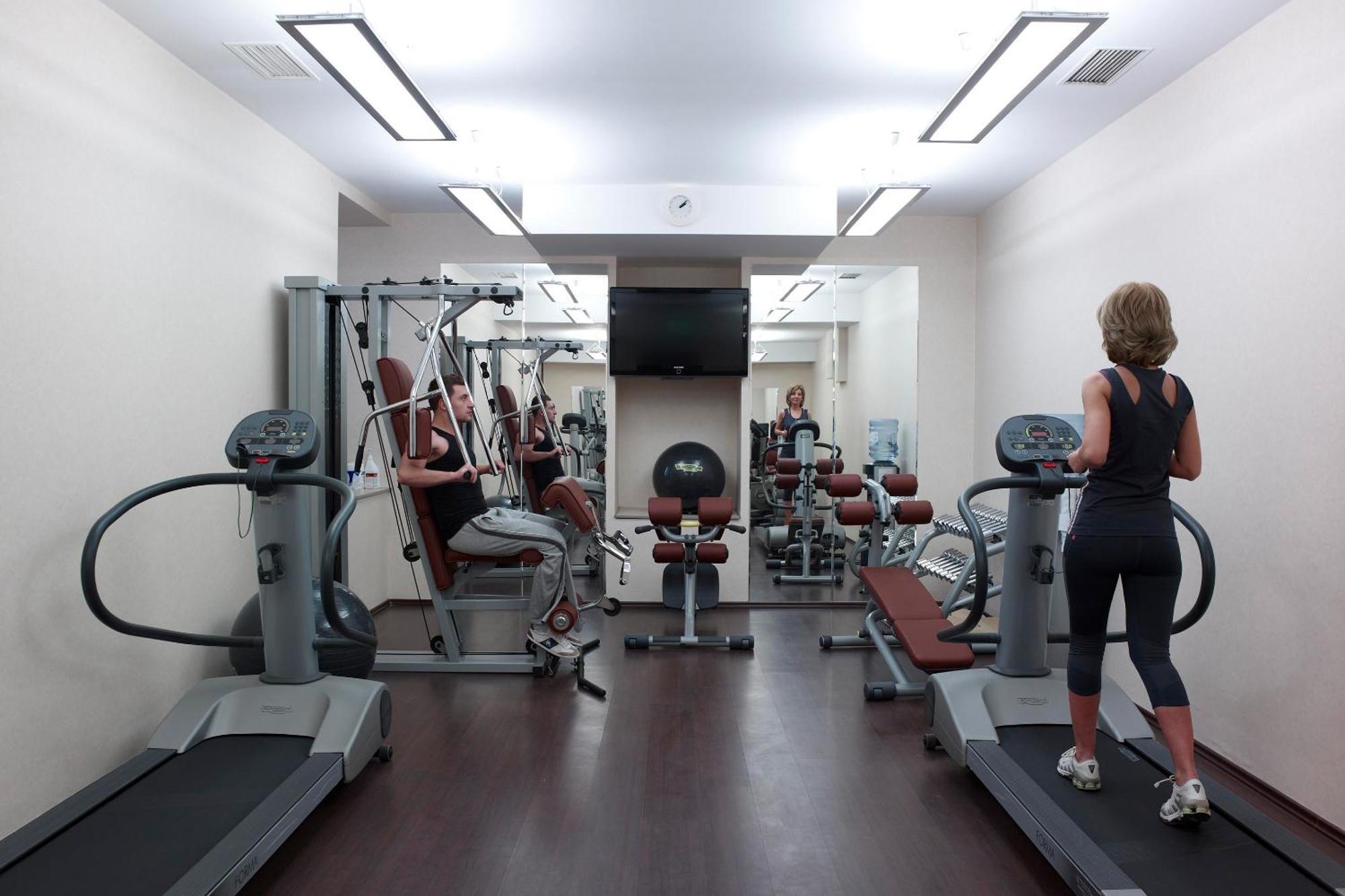 Grand Hotel Continental Bucuresti Luaran gambar A gym in a hotel