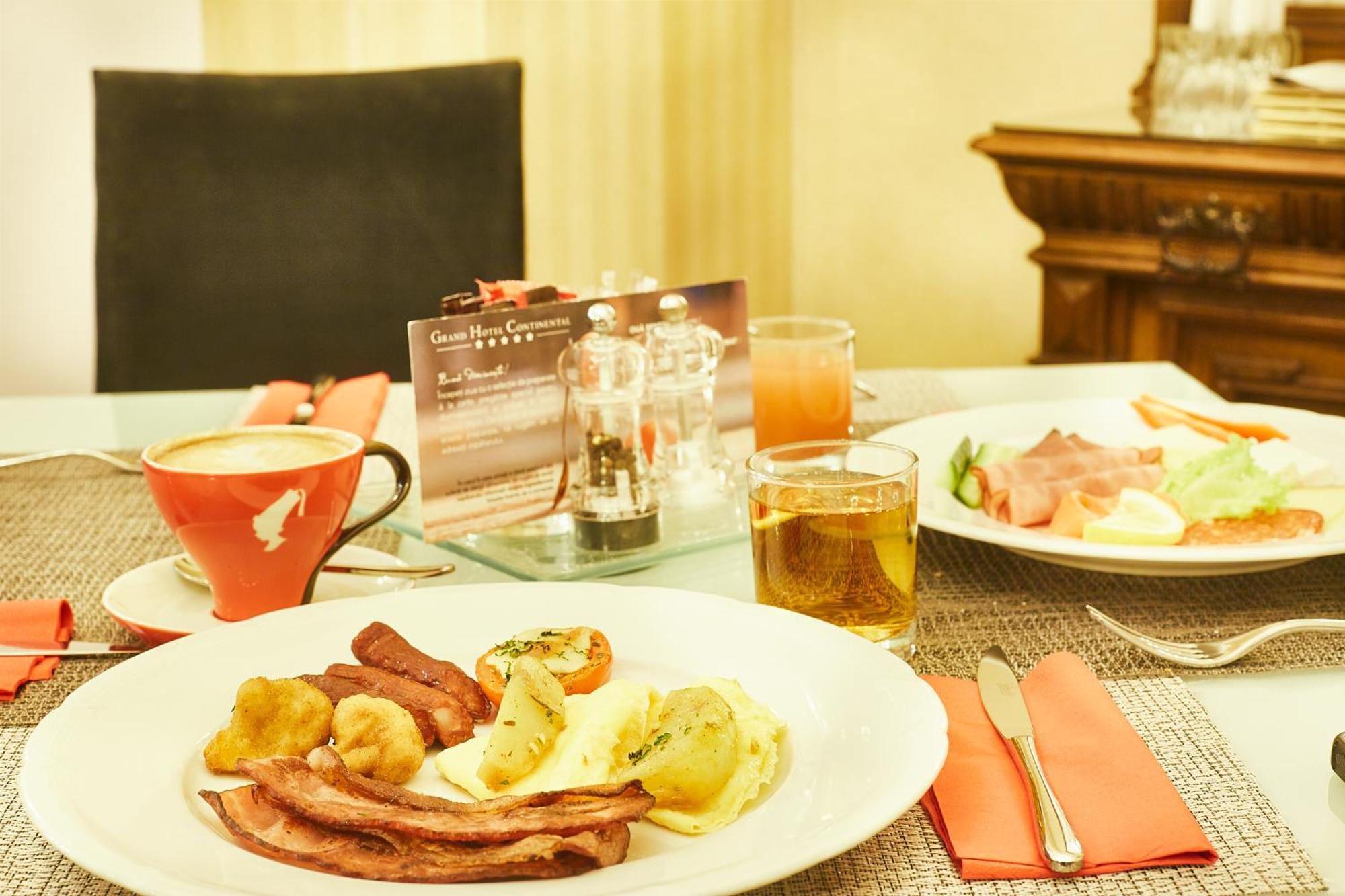 Grand Hotel Continental Bucuresti Luaran gambar A German breakfast