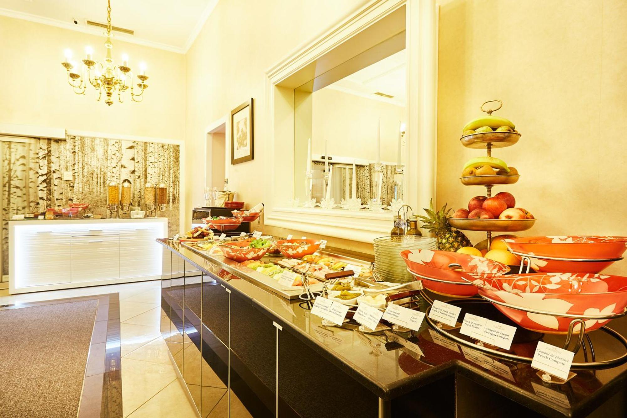 Grand Hotel Continental Bucuresti Luaran gambar A buffet at a hotel