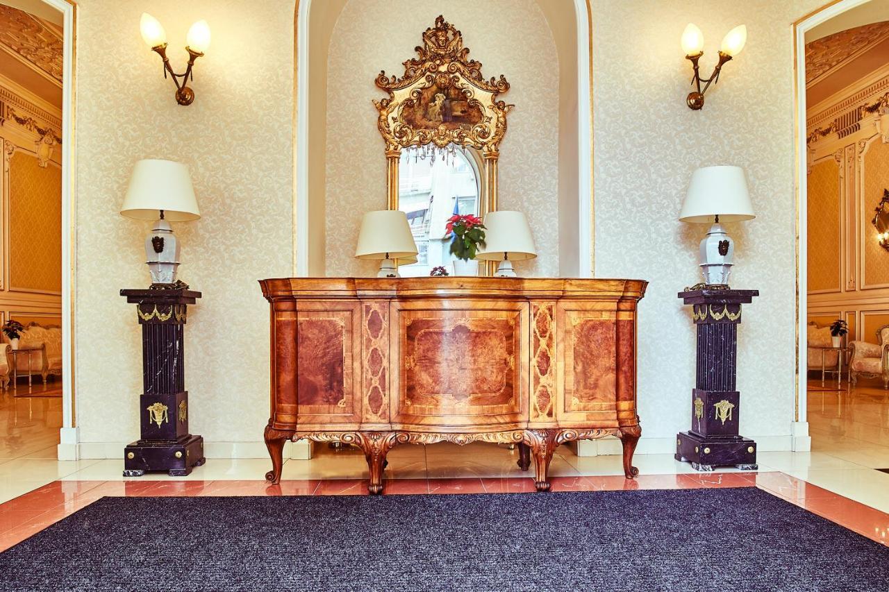 Grand Hotel Continental Bucuresti Luaran gambar The interior of the hotel