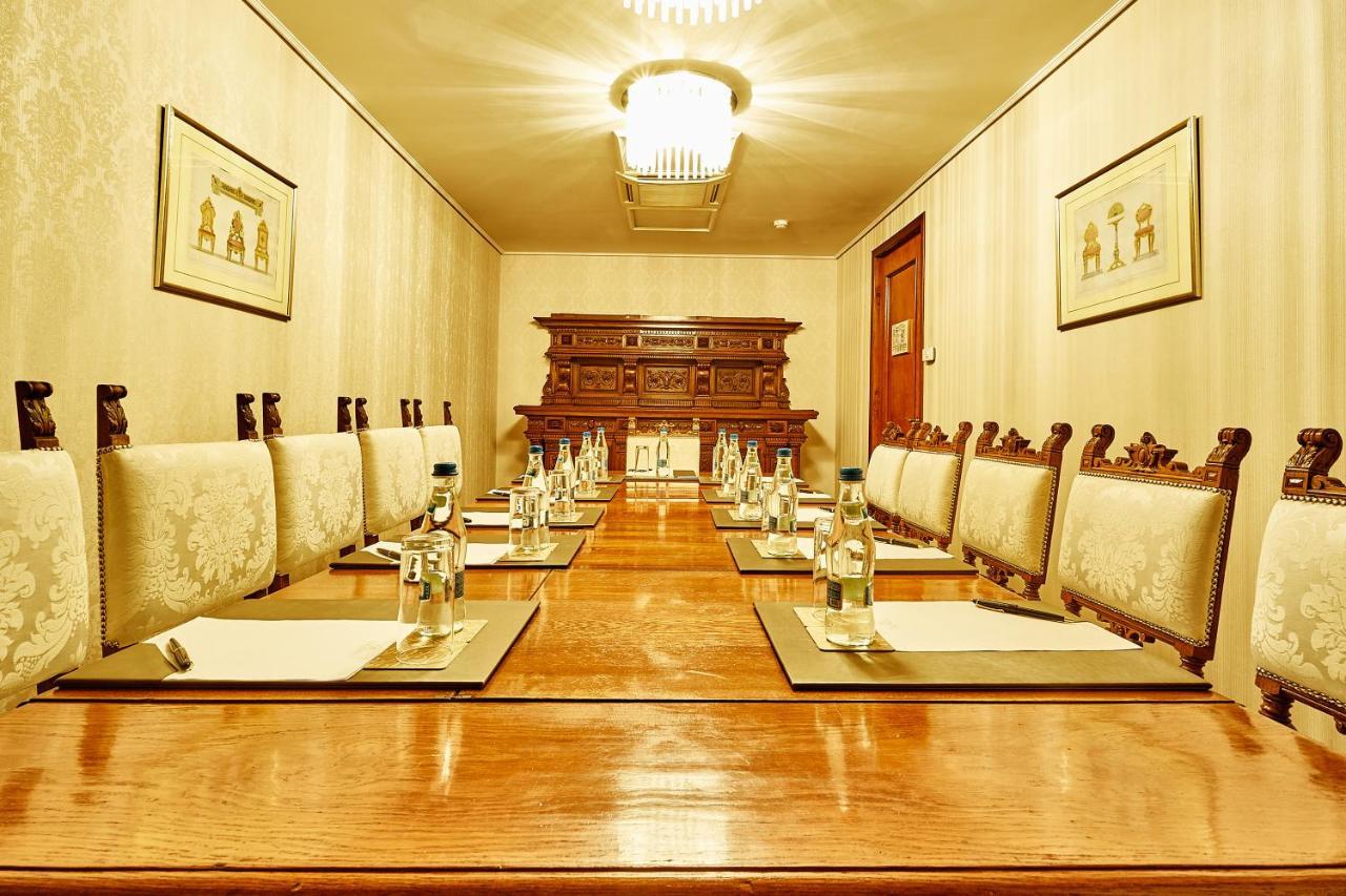 Grand Hotel Continental Bucuresti Luaran gambar The meeting room of the National Assembly