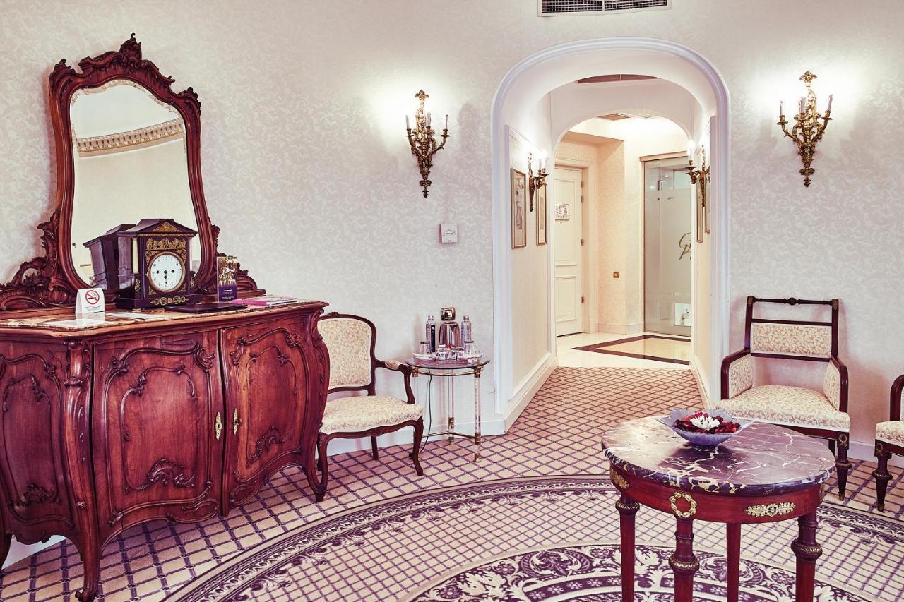 Grand Hotel Continental Bucuresti Luaran gambar A suite at the hotel